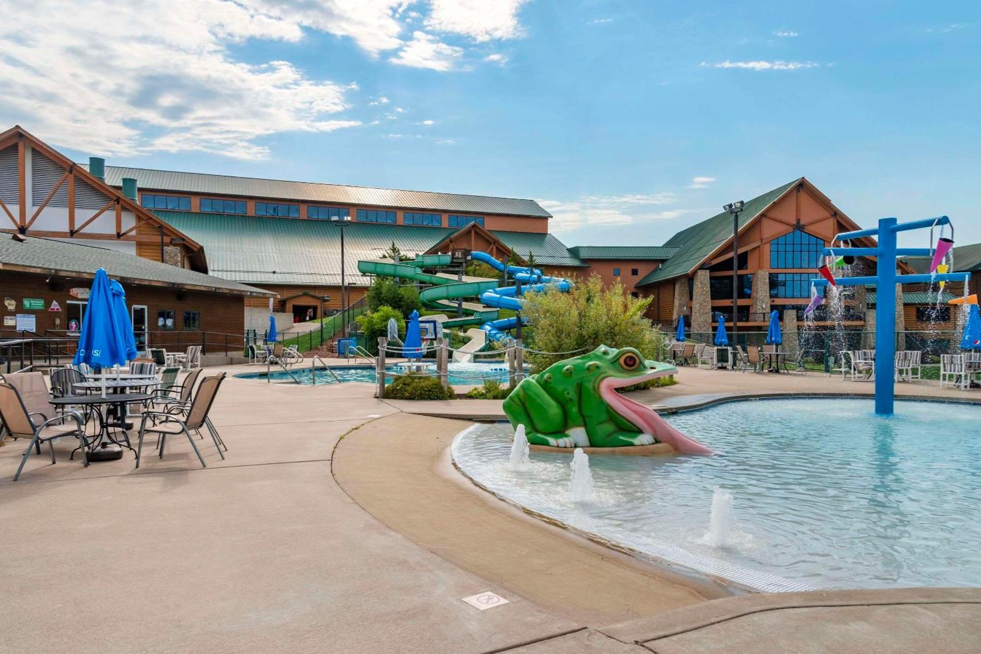 Three Bears Resort Waterpark Near Tomah Ascend Collection Warrens Ngoại thất bức ảnh